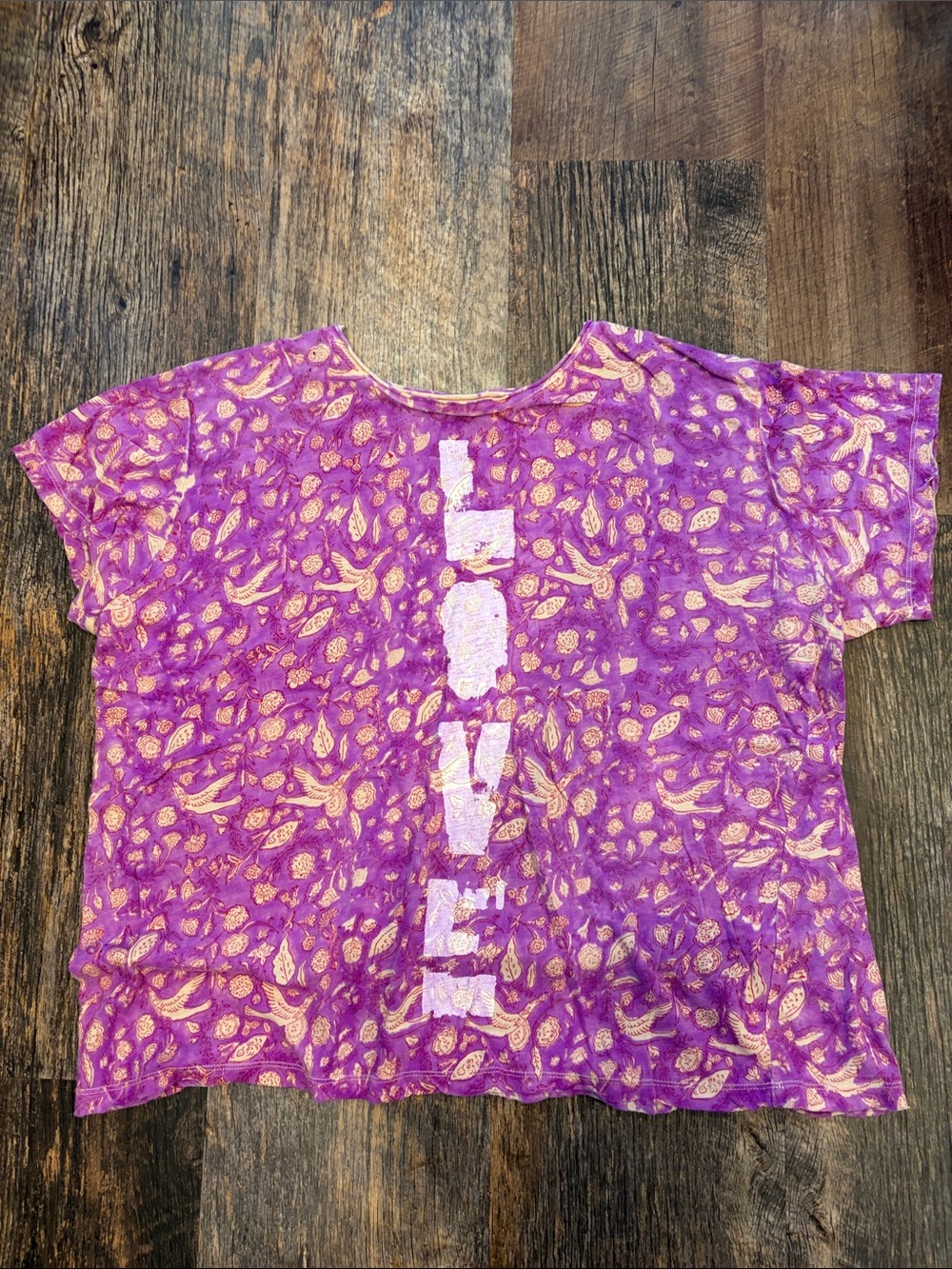 Magnolia Pearl Purple Paisley Short-Sleeve LOVE 💗 Top with Gold Accents